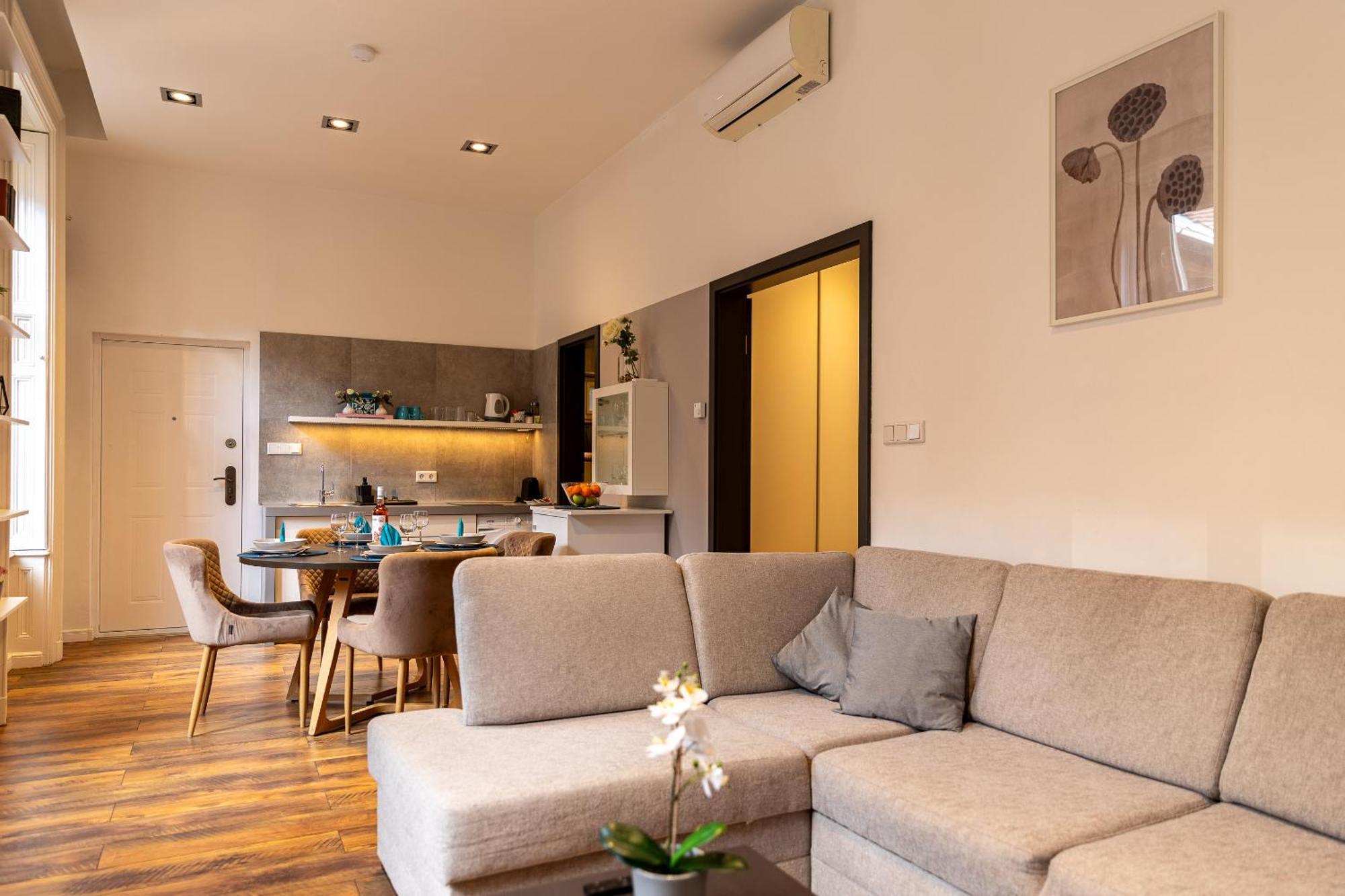 Andrassy Heritage Deluxe Budapest